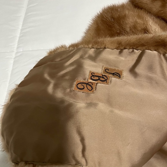 Vintage Canadian Fur co. Pittsburg PA. wrap coat Golden tan jacket cape. Size S - Picture 6 of 12